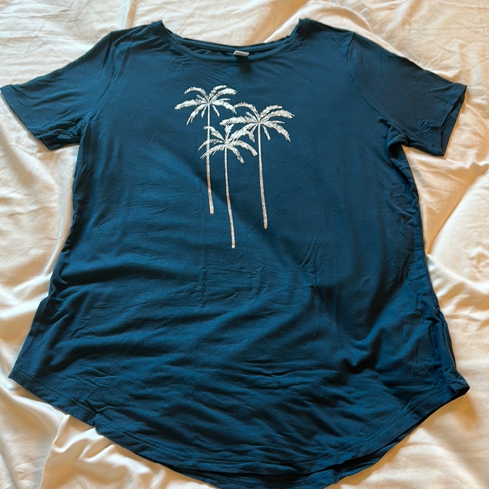 Old Navy top. Size Medium. Blue